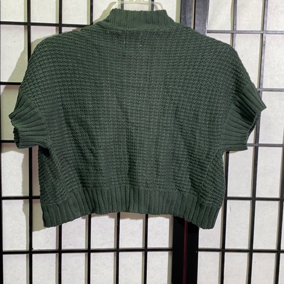 Daytrip Cropped Sequin Accented Sweater Size M NWT - Picture 4 of 4